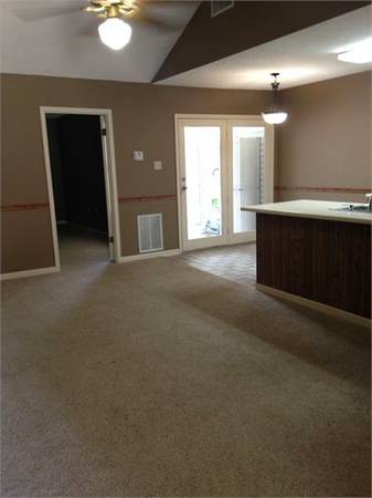 Building Photo - 108 Wolfe St