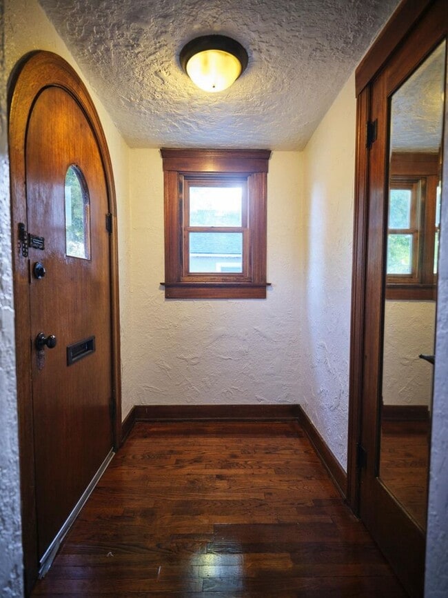 Building Photo - Charming 3 Bedroom in Historical Tower District