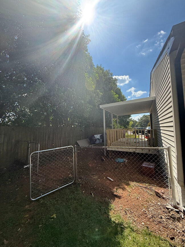 Building Photo - Room in House on Hand Cir