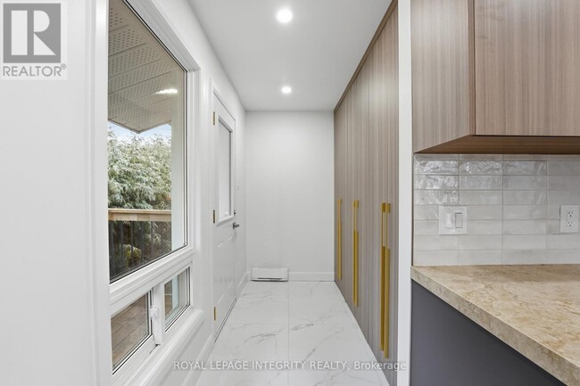 Building Photo - 2291 Badger Crescent