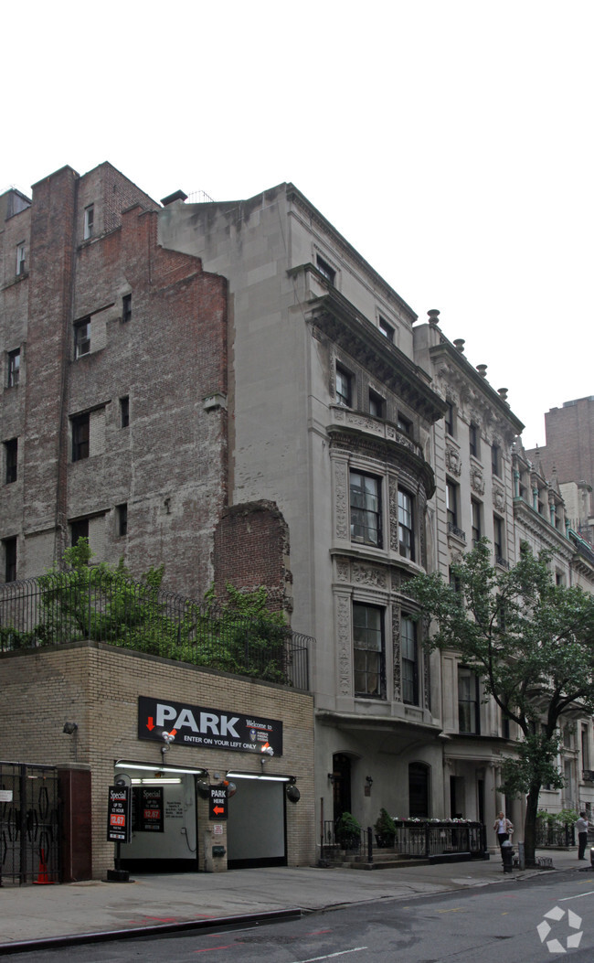 Building Photo - 5 E 67th St