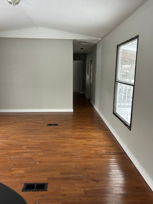 Living Room - 515 Vanzant Rd