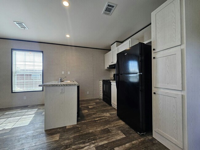 Building Photo - 1023 Myakka Dr