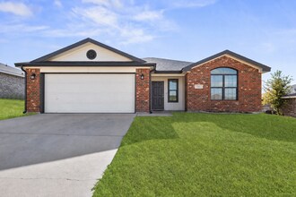Building Photo - 1311 Marlee Cir
