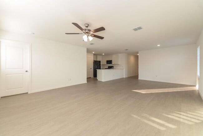 Foto del edificio - 140 Glenwood Dr