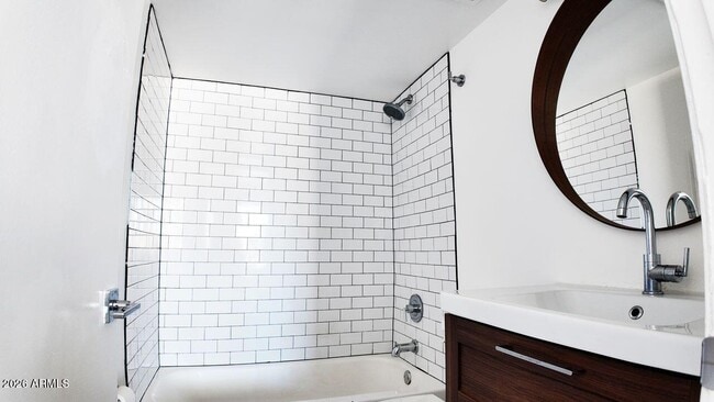 Building Photo - 4233 N Longview Ave