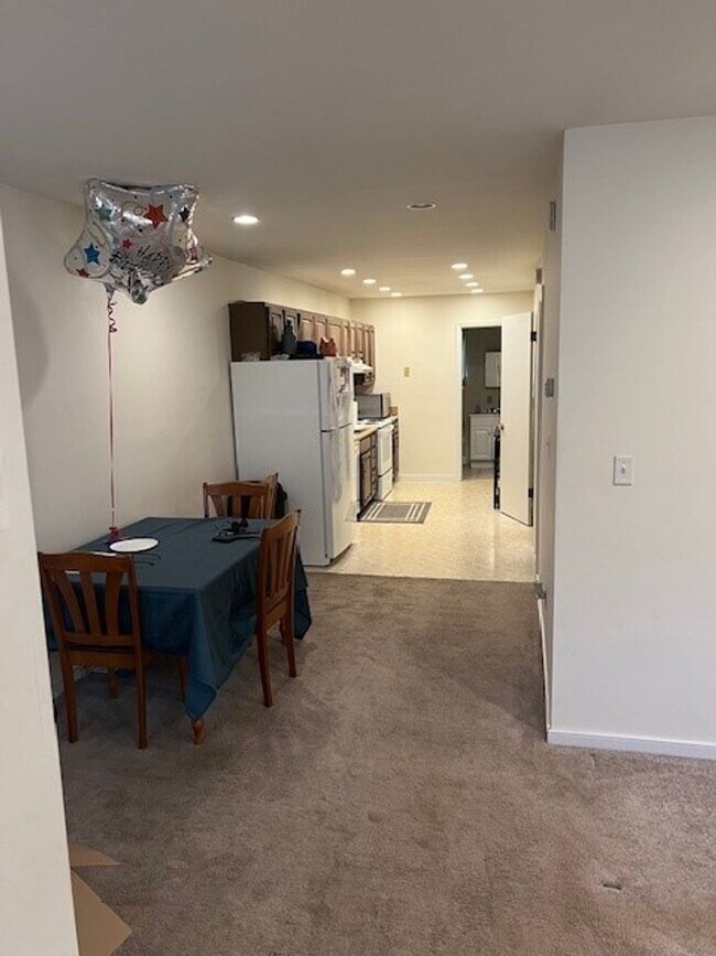 Building Photo - 3 Bedroom 2 Bath Home- Near JPA