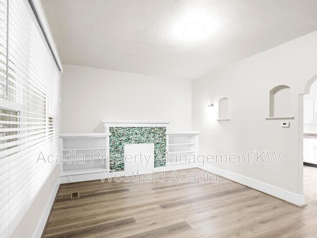 Building Photo - 3002 Porter Ave