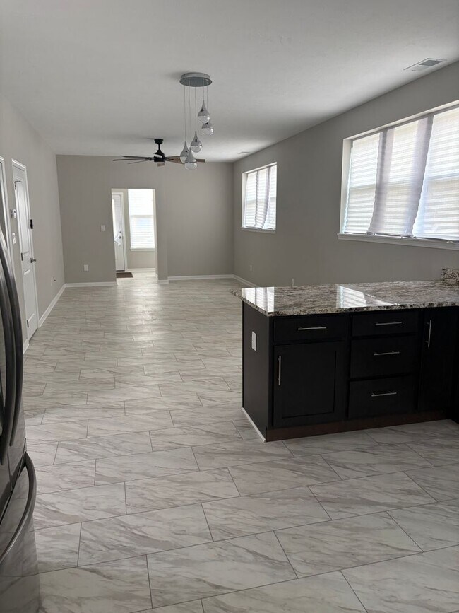 Foto del edificio - Brand-New 3-Bed, 2.5-Bath Condo: Modern Co...
