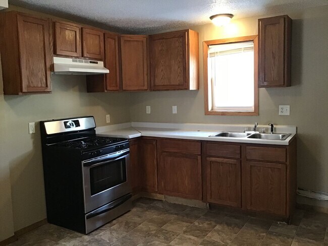 Foto del edificio - New!! Main Level 2 Bedroom in St Paul Dupl...