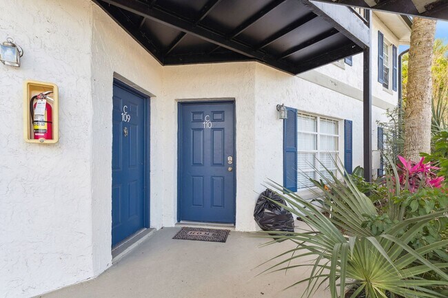 Building Photo - Beautiful 2-bedroom, 2-bath condo available for rent in the highly desirable Winter Park