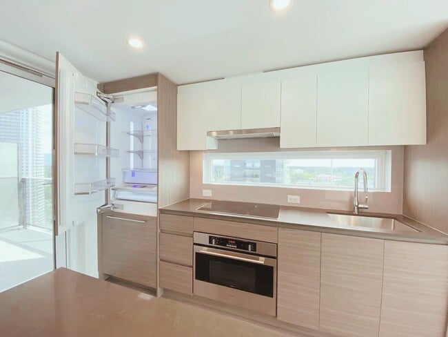 Building Photo - 13615 Fraser Hwy