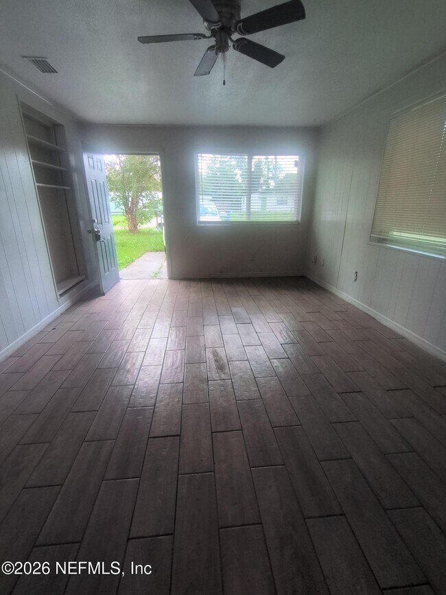 Foto del edificio - 10321 Westmar Rd