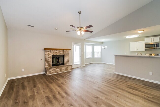 Building Photo - 7645 Blue Willow Dr