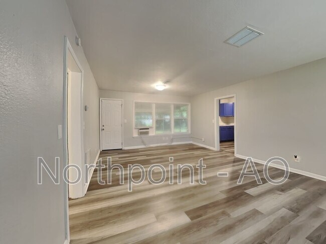 Foto del edificio - 7111 Gaillardia Rd S