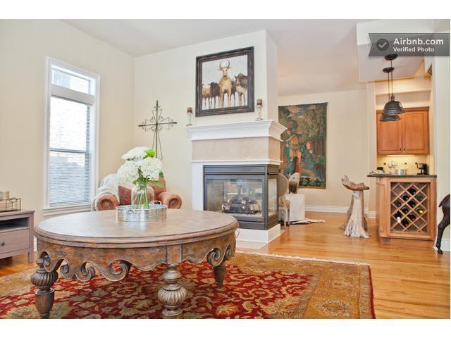 Foto del edificio - AVAILABLE AUGUST: Upscale 4 bed/2.5 bath home in North Campus just north of UT