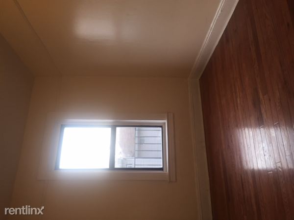Building Photo - 110 Wyona St