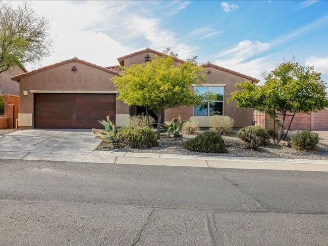 Building Photo - Madera Highlands 3 Bed 2 Bath Single Famil...