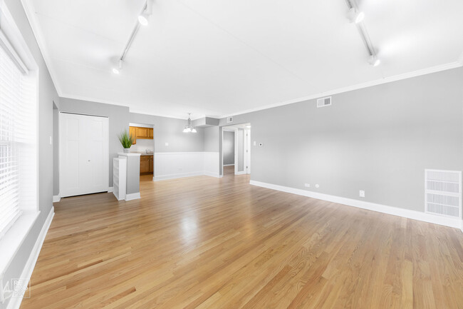 Dining Room/Eating Area - 2600 Oakton St