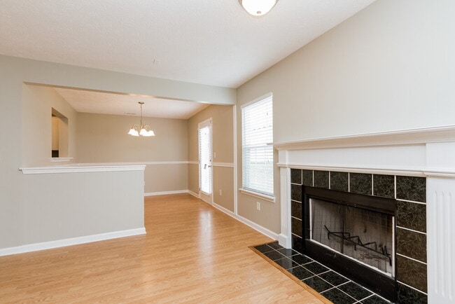 Building Photo - 10458 Wintergreen Way