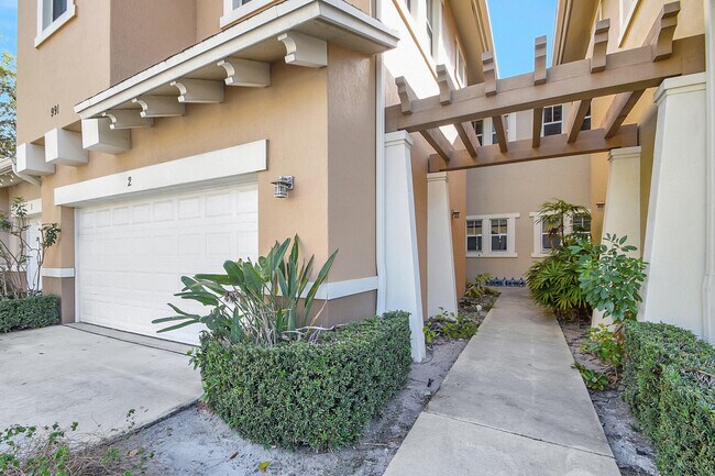 Building Photo - 991 Marina Del Ray Ln