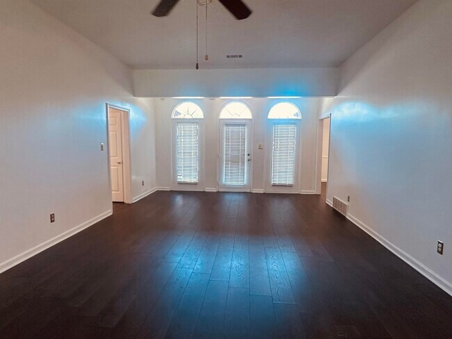 Foto del edificio - 8305 Crimson Creek Dr