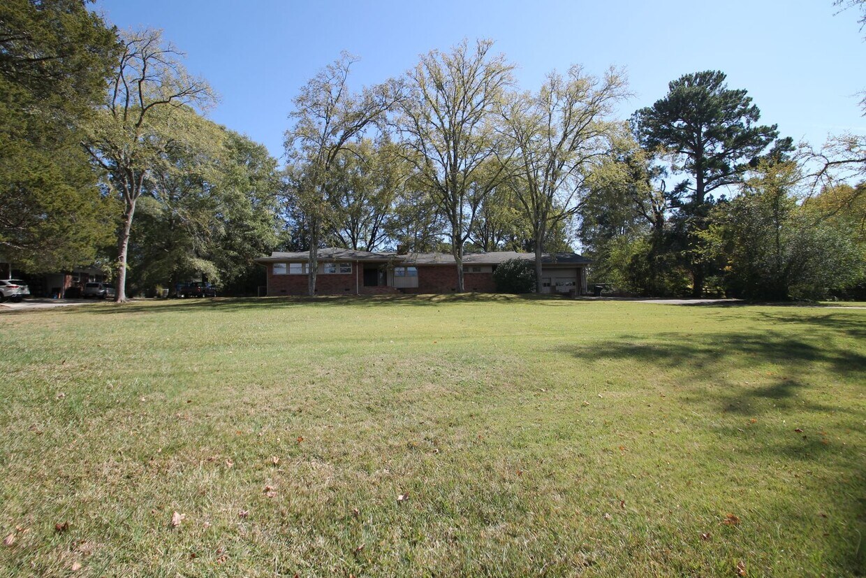 Foto principal - Exclusively Offered By MUSE REALTY, LLC.