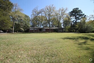 Building Photo - 401 Lakeside Dr