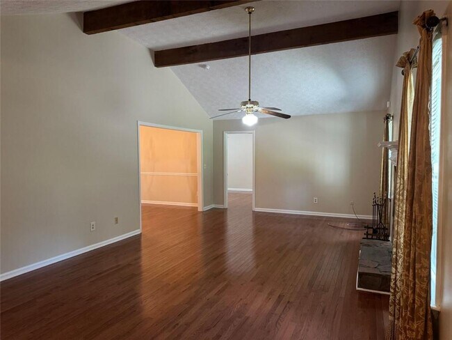 Foto del edificio - 625 Locust Rd