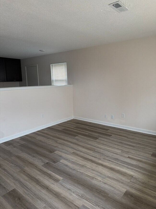 Foto del edificio - 4989/4991 Eastview Terrace