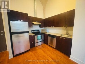 Building Photo - 637 Lake Shore Blvd W