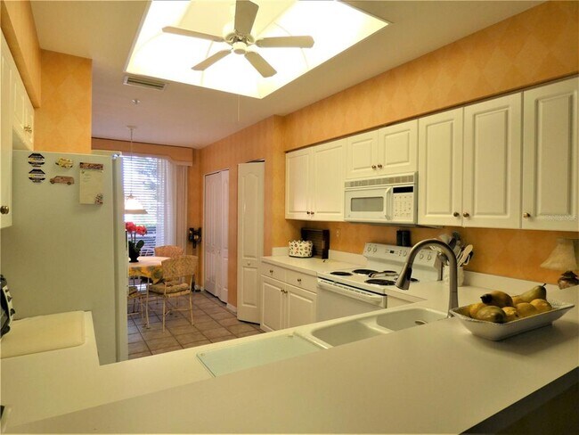 Building Photo - 9641 Castle Point Dr