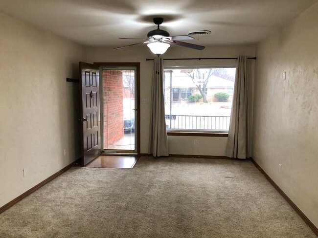 Building Photo - 320 Mimosa Dr
