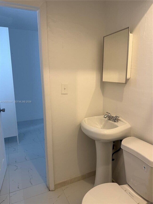 Foto del edificio - 4871 W Flagler St