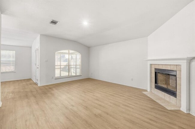 Foto del edificio - 411 Masonwood Dr