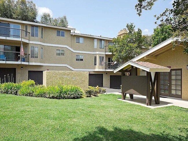 Foto del edificio - 200 W Olive Ave