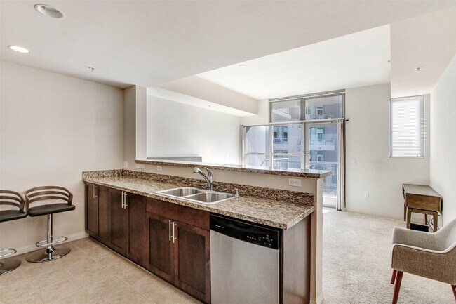 Foto del edificio - 253 10th Ave