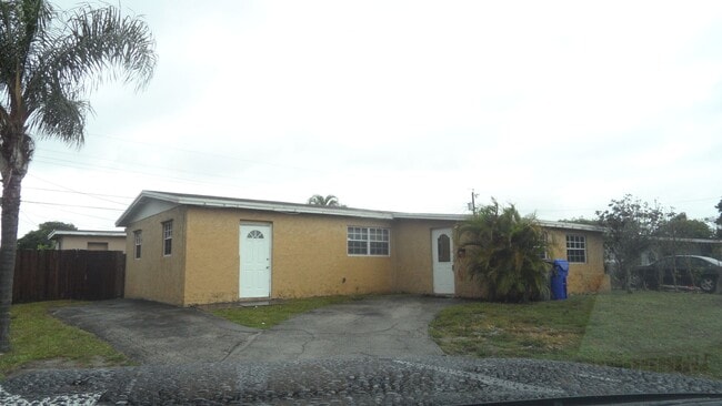 Photo - 3-Bed, 2-Bath Single-Family Home in Hollywood!