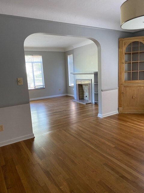 Sala de estar con vista al comedor - 11509 Lake Ave