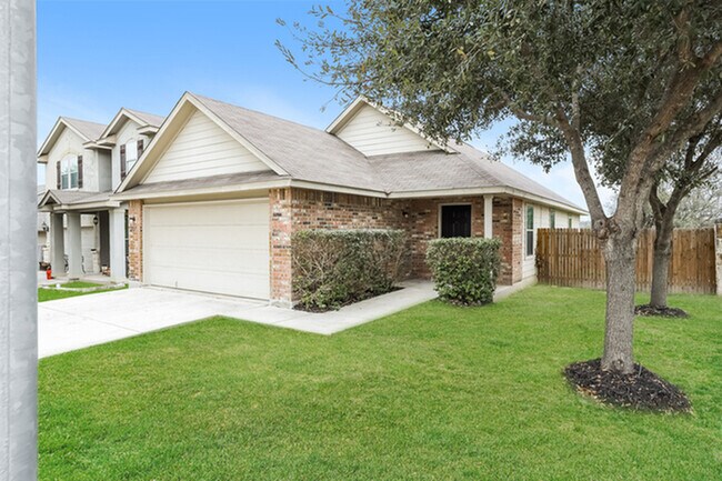 Building Photo - 2811 Majestic Dr