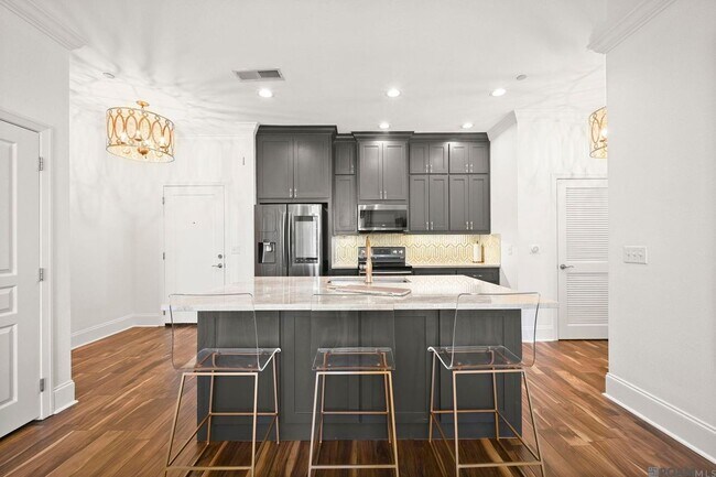 Foto del edificio - 7707 Bluebonnet Blvd