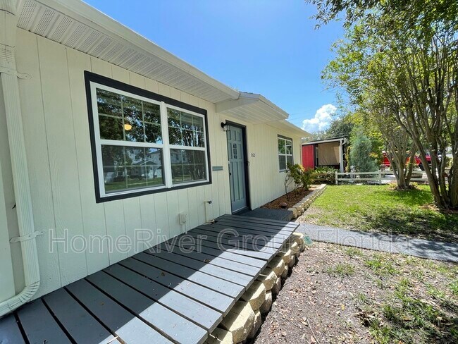 Building Photo - 760 52nd Ave N