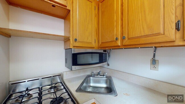 Building Photo - 244 W 109th St