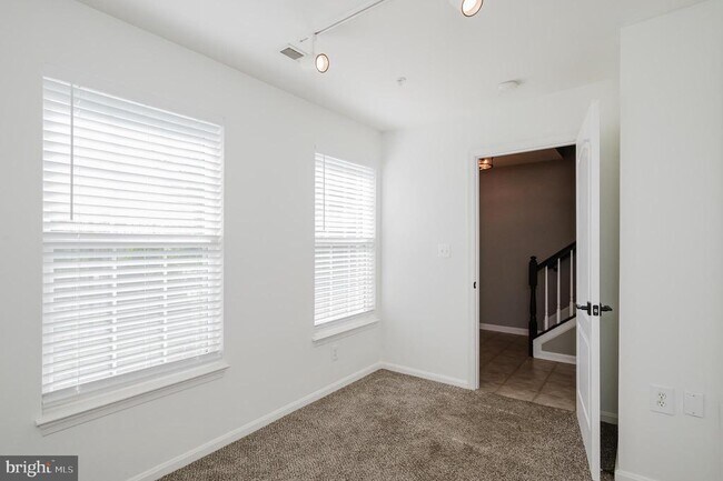 Foto del edificio - 557 Rhapsody Ct