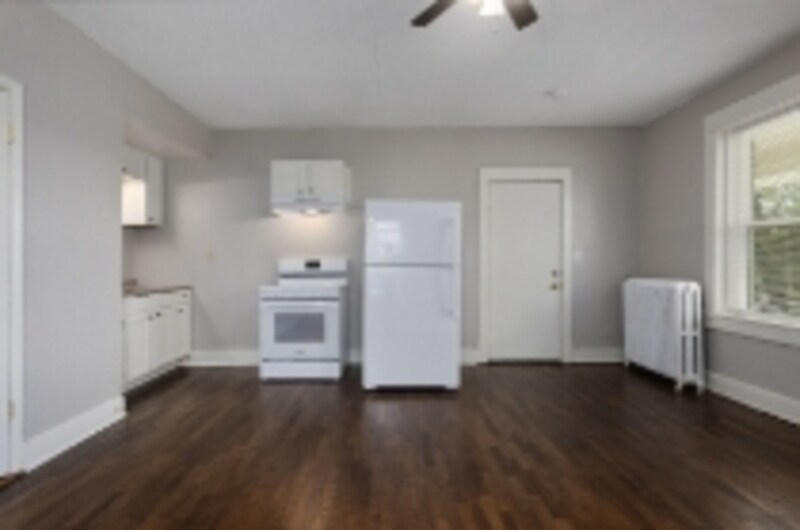 Foto principal - 204 E Franklin St