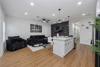 Building Photo - 205 Bolden St
