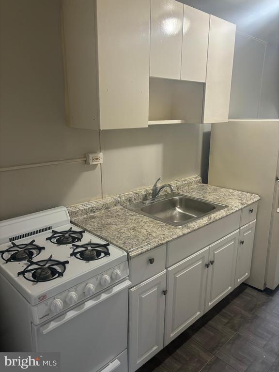 Foto del edificio - 7274 Radbourne Rd