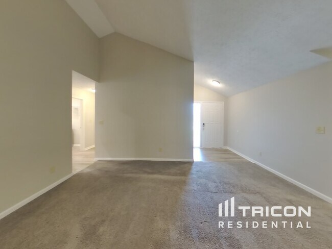 Building Photo - 3014 Silver Fox Dr