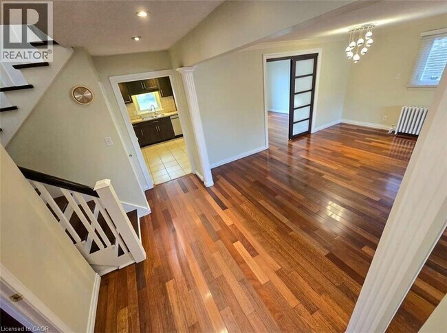 Photo du bâtiment - 1568 Cawthra Ct