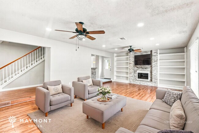 Foto del edificio - 4 Bedroom Home with Balcony in Houston